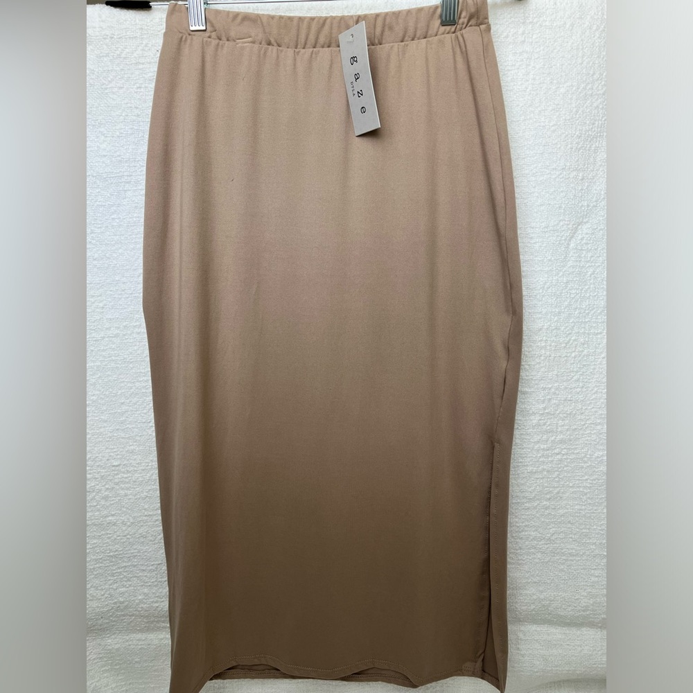 Gaze Dlta Brown Midi Skirt with Slit (NWT)